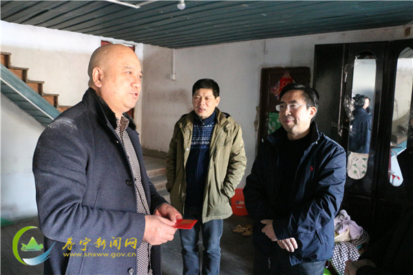 张彪,何雪梅到斜滩镇开展节前慰问