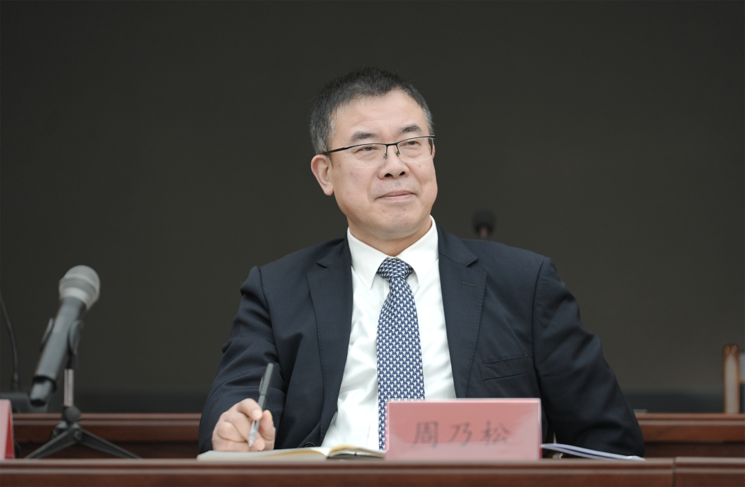 周乃松参加县人大十九届四次会议代表团分组讨论
