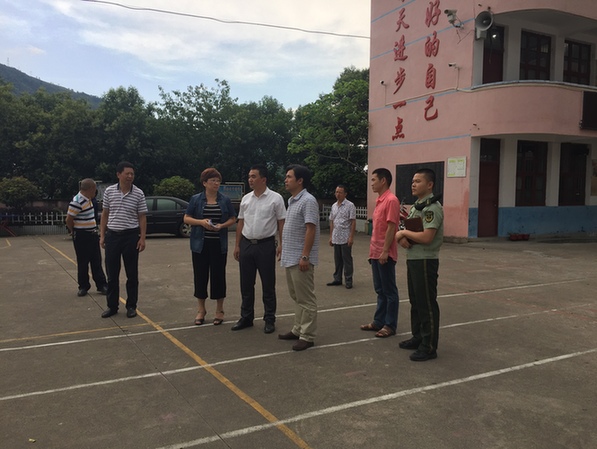 郑晋生副县长到寿宁二中,斜滩中心小学调研指导工作